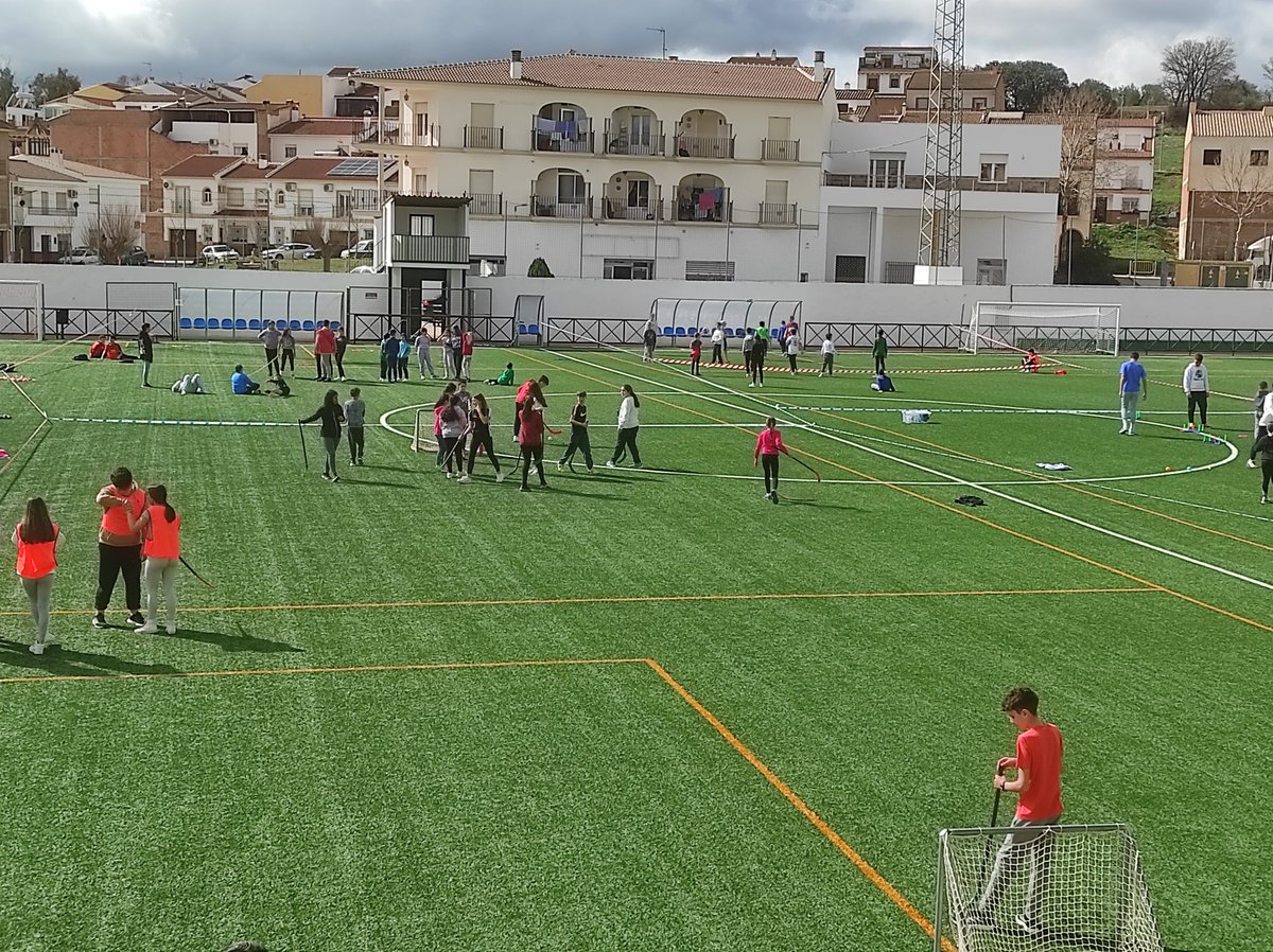 IESSierraJorge's tweet photo. ENCUENTRO DEPORTIVO INTERCENTROS.
El alumnado de 4°,5° y 6° de Primaria de los CEIP López Mayor (Vva. Trabuco) y CEIP Velasco y Merino (Vva. Rosario) participan en un encuentro deportivo en el que el alumnado de 2° ESO del @IESSierraJorge son los monitores.
Gracias https://t.co/hnT32W6pmJ
