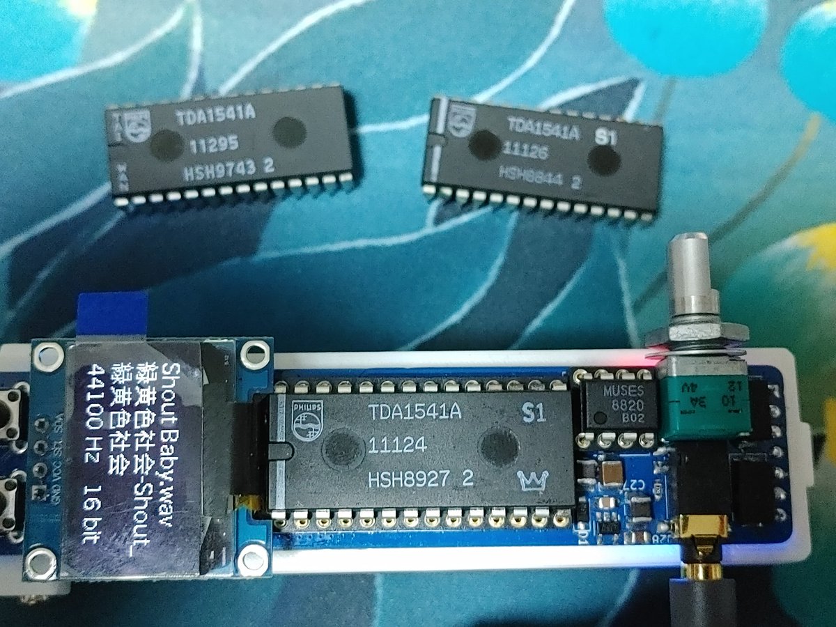 skycubic's tweet image. 初めましてクラウンさん🤗
NEC CD-10高かったけどようやく会えて感動♪

もうかたっぽは王冠つけ忘れ？🤔
差し替えた形跡もないしちゃんとキレイに鳴るので本物だと思うけど...