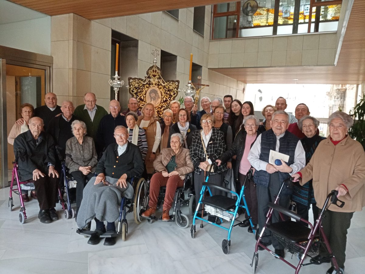 CUARESMA | En el día de hoy nuestra Hermandad ha vuelto a tener el inmenso honor de compartir con los residentes de la Casa Sacerdotal S. Juan de Ávila el rezo del viacrucis del
Primer viernes de #Cuaresma

Que el Señor de Pasión proteja y de salud a todos ellos

#Pasión #Almería