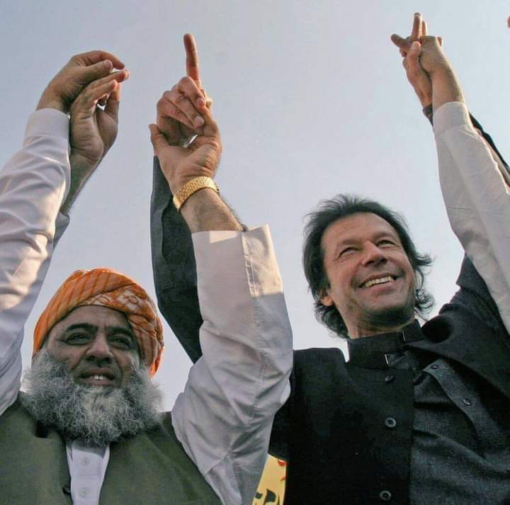 مولانا فضل الرحمن صاحب کے صحبت میں انشاءاللہ سیاست بھی سیکھ جایئں گے اور تمیز بھی اخلاقیات بھی اور انسانیت بھی 
انشاءاللہ