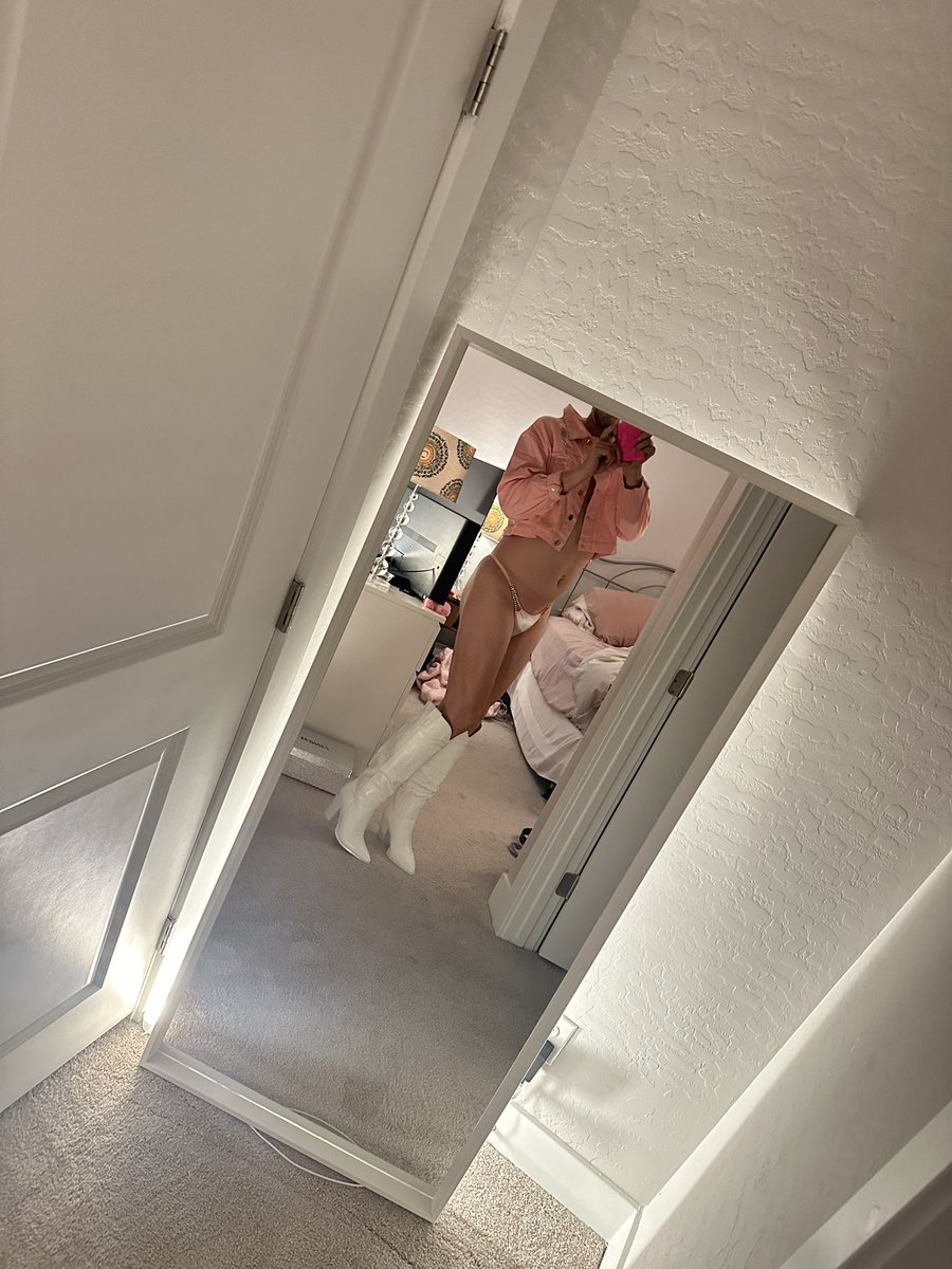 missmindypink's tweet photo. New boots! Time to be a bimbo cowgirl!!! Maybe I’ll find a breeding stud!??? #sissy #sluttycowgirl https://t.co/QiN18buqNz