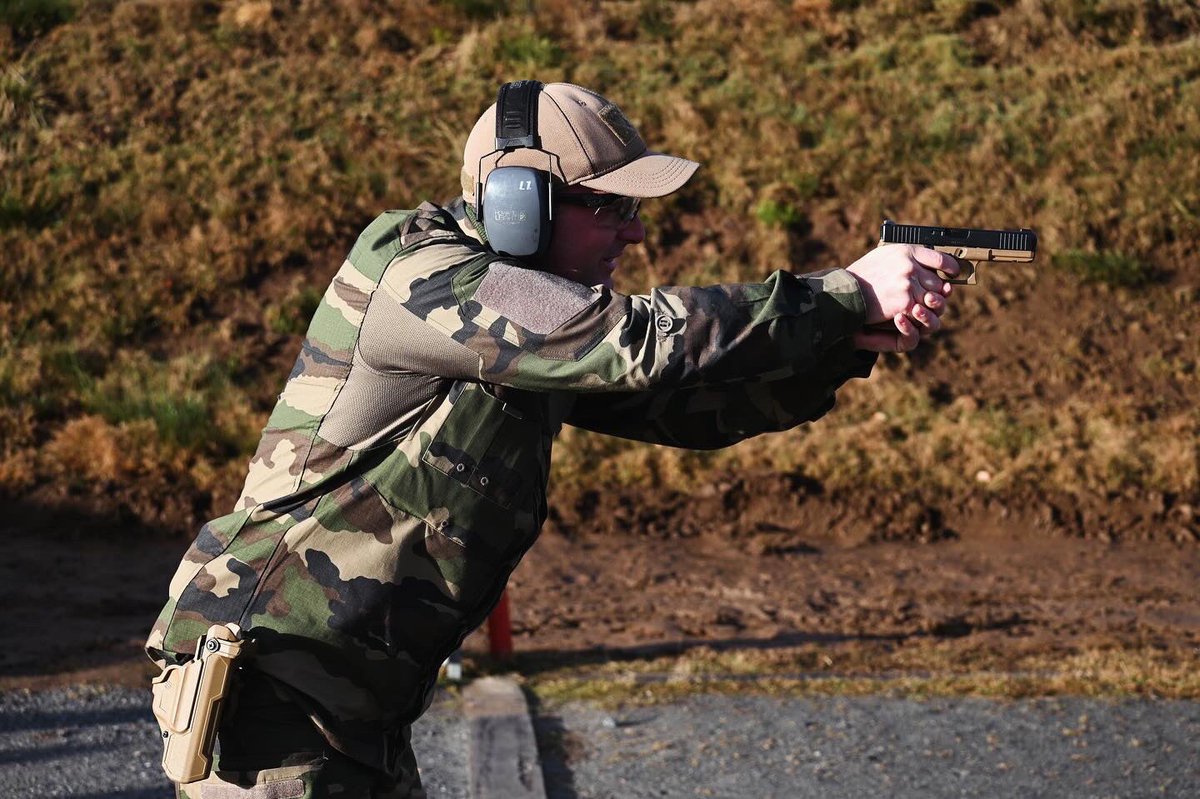 7RMATofficiel's tweet image. #PrépaOPS sur le camp de La Courtine pour le personnel projeté en opération extérieure.
Objectif : entretenir la rusticité les savoir-faire militaires du soldat maintenancier de montagne.
#JeSuisUnSoldat #COMMF
@armeedeterre @Defense_Sud_Est @27bim