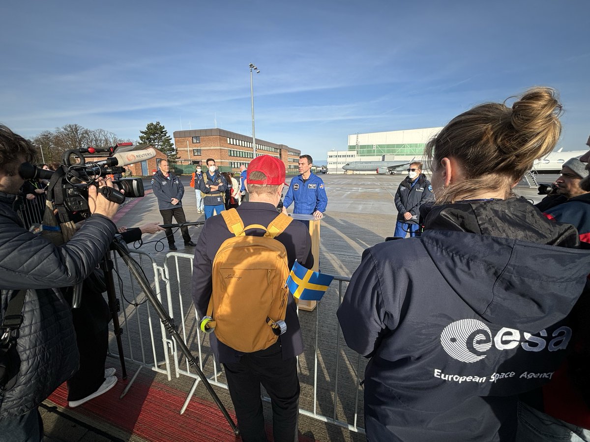 ejrquartz's tweet photo. Last weekend, our editor Laura covered the Direct Return of project #astronaut Marcus Wandt on behalf of @esa. 🛬🧑‍🚀 This was her fourth time covering this type of event live, and she shared the experience with us. 👉https://t.co/1FHZSLiB5Y

📷#3: ESA https://t.co/LhZPWRuID7