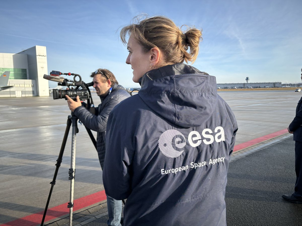 ejrquartz's tweet photo. Last weekend, our editor Laura covered the Direct Return of project #astronaut Marcus Wandt on behalf of @esa. 🛬🧑‍🚀 This was her fourth time covering this type of event live, and she shared the experience with us. 👉https://t.co/1FHZSLiB5Y

📷#3: ESA https://t.co/LhZPWRuID7