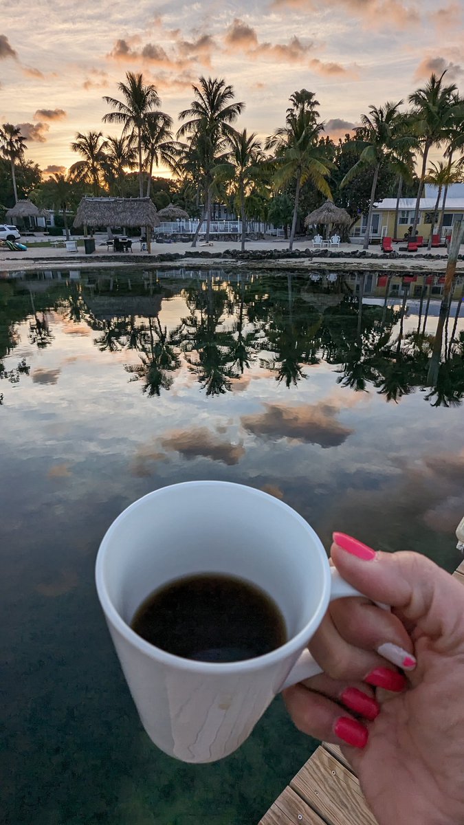 Morning 🌴☕💛 
#coffeetime #FridayFeeling #justanotherdayinparadise #beachhouse #BeachLife