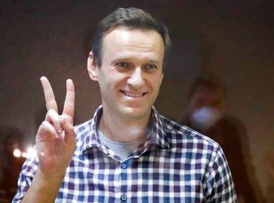 Kiongozi mkuu wa Upinzani huko Russia na Mkosoaji mkubwa wa Rais Putin amefariki akiwa jela. Alexei Navalny aliwekewa sumu 2020 ila akapona, baadaye akakamatwa na kufungwa miaka 19 jela kwenye Gereza lenye mazingira magumu. Taarifa zinasema Rais Putin amekwisha pewa taarifa hii.
