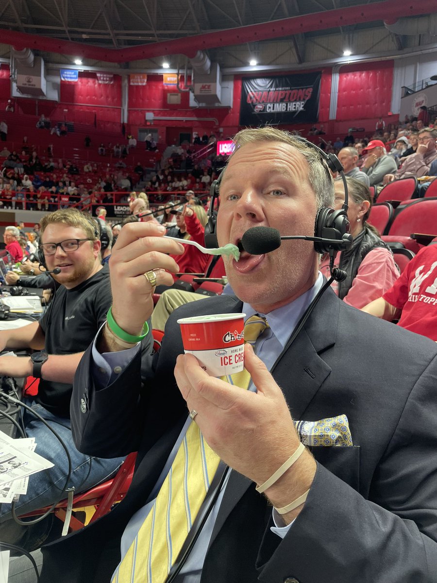 Lost my voice a bit on the trip somewhere … in game ice cream provided by @WKUSports @WKUBasketball - thanks to all the great people in Bowling Green and @JeffHemPBP for carrying the ball last night and out awesome @CBSSportsNet crew