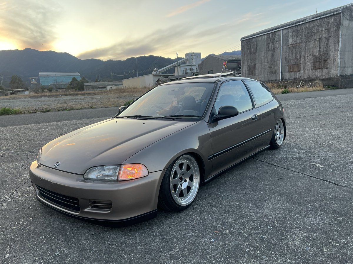 ウインナーシュニッツェルのアンテナトッパー貰ったんで、装着してプラ〜っと🚗
やっぱこんなアンテナはイイ😎
最近の車はこんなアンテナ付いてないから寂しい。どんどんアンテナトッパーが消えていく…😢
#wienerschnitzel
#antennatopper
#civic