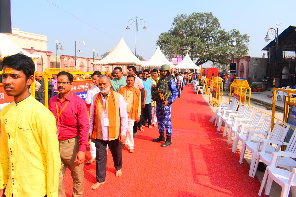 Rapid Action Force is reaffirming  significant role in Ayodhya to ensure the security of pilgrims  by  maintaining law and order  @91BN #RAF #CRPF .