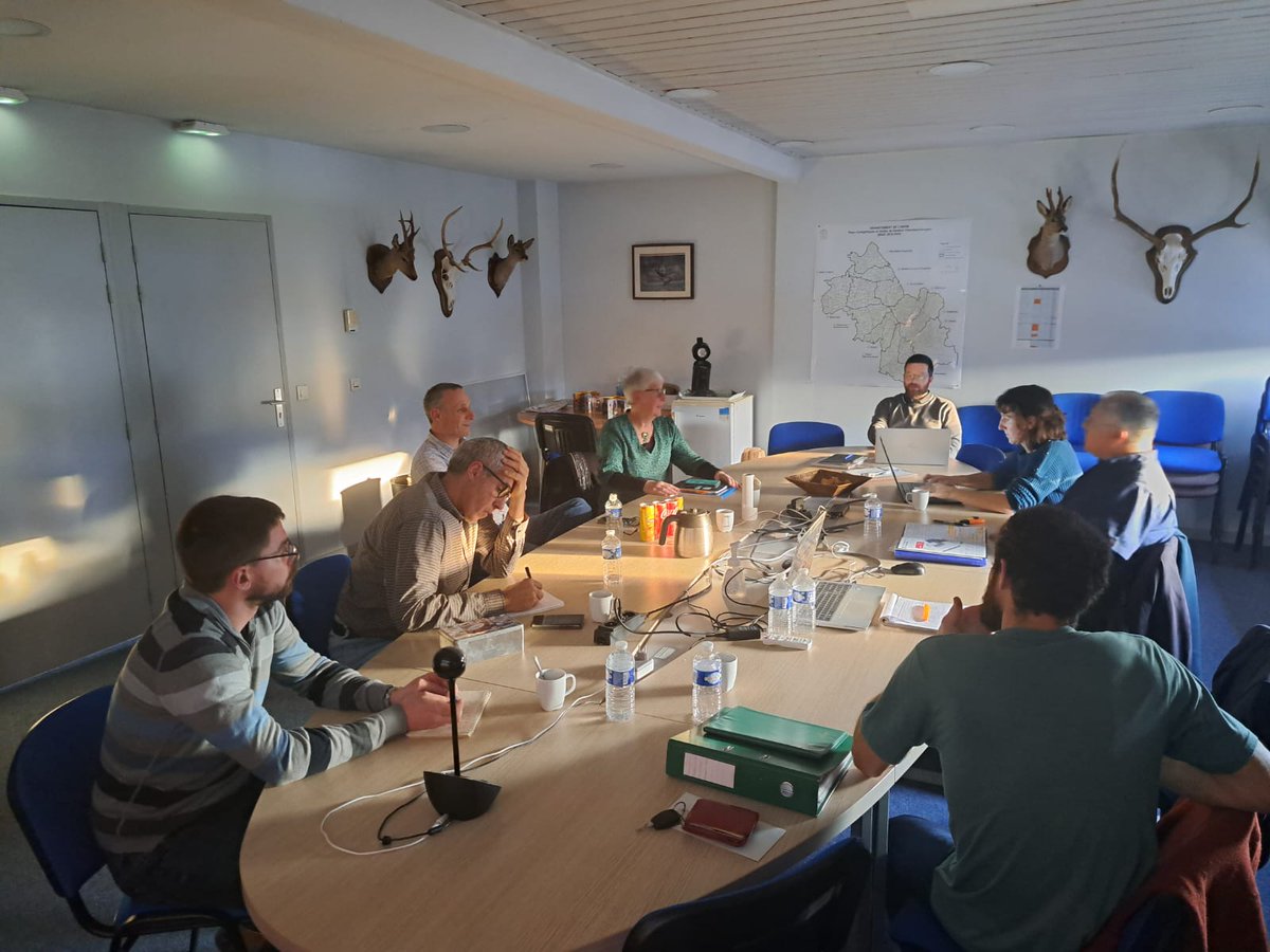 chasse38's tweet photo. Rencontre ac les syndicats agricoles pour une lecture partagée de #AccordNational #Sanglier et sa mise en application dans le prochain #SDGC alias #SchémaDépartementalGestionCynégétique 🚜🐗
D'autres échanges sont envisagés pour approfondir ces sujets cruciaux liés aux #Dégâts. https://t.co/FkT1AOUXjF