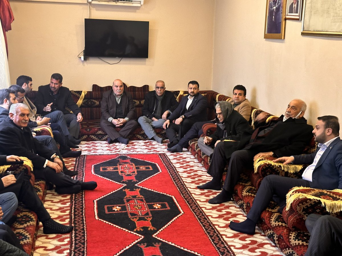 AkHaliliiye's tweet photo. Başkanımız Mustafa BAĞMANCI;

Yönetim Kurulu Üyelerimiz ile birlikte Şeddadi Derneği Başkanı Nabi Çadırçı ve üyelerini ziyaret ederek, istişarelerde bulundular.

Ev sahipliklerinden dolayı dolayı teşekkür ederiz. 

@RTErdogan @erkankandemir @bybekirbozdag @adelioglu63 @mbagmanci63 @CADIRCl