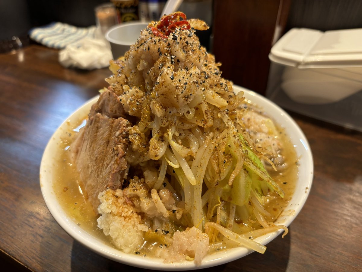 SilenceLake2's tweet photo. ミゾグチヤ東十条店
酸味のしっかりしたエスニックカレーと食べ応えのあるネパ麺の組み合わせは斬新かつ新鮮な味わい。
スープ、麺、トッピングの個性がそれぞれ独立しつつ互いを引き立たせる驚愕の美味しさだった。
お店の雰囲気も良いのでまた行こう。
#ミゾグチヤ https://t.co/tTqucotR0v