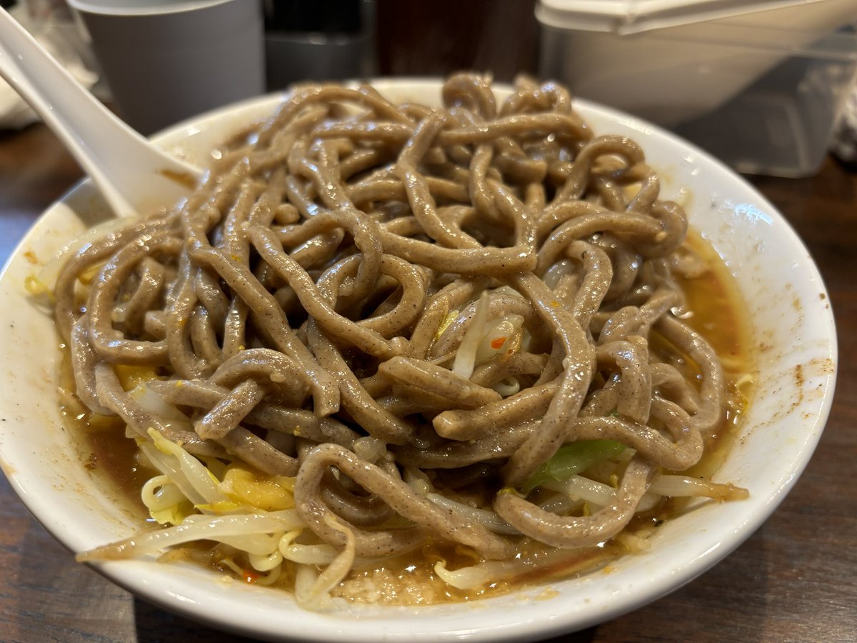 SilenceLake2's tweet photo. ミゾグチヤ東十条店
酸味のしっかりしたエスニックカレーと食べ応えのあるネパ麺の組み合わせは斬新かつ新鮮な味わい。
スープ、麺、トッピングの個性がそれぞれ独立しつつ互いを引き立たせる驚愕の美味しさだった。
お店の雰囲気も良いのでまた行こう。
#ミゾグチヤ https://t.co/tTqucotR0v
