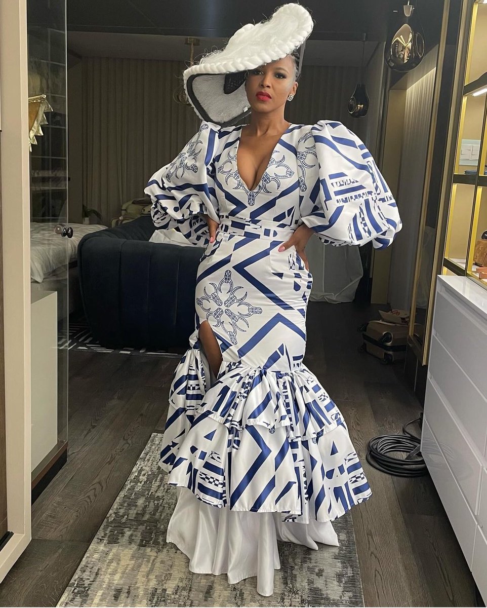 tholo_motaung's tweet photo. There is something special about Slee and blue. OMG she looks stunning in any shade of blue. This hat is classy too
#RHODurban #RHOD https://t.co/I5wz8uxsxN