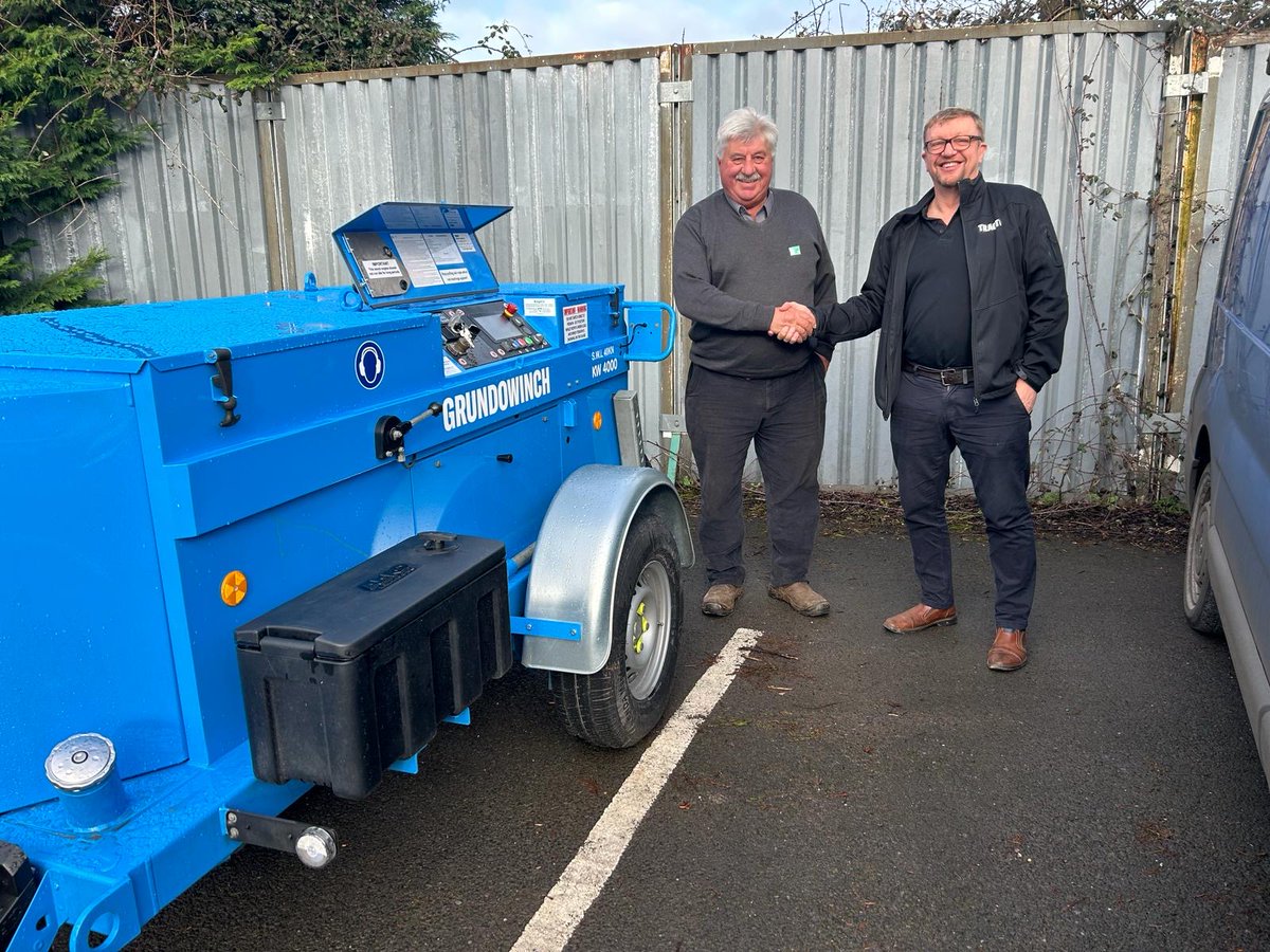 TractoUk's tweet photo. Great end to the week with the  sale &amp; handover of a GRUNDOWINCH to Taylor Plant Limited.
This KW400 has 850 metres of rope and features a wi-fi PC410 Data Logger. The handover also included EUSR Operator Training.
Happy Friday 😁 https://t.co/C5R4aCOZpL