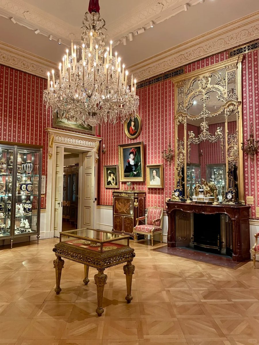 Visit the Wallace Collection in London, which was once Sir Wallace's personal collection and later donated to the nation. Now the museum is a free museum open to the public~ The collection is very good. Paintings and jewels from the 15th to 19th centuries are on display.