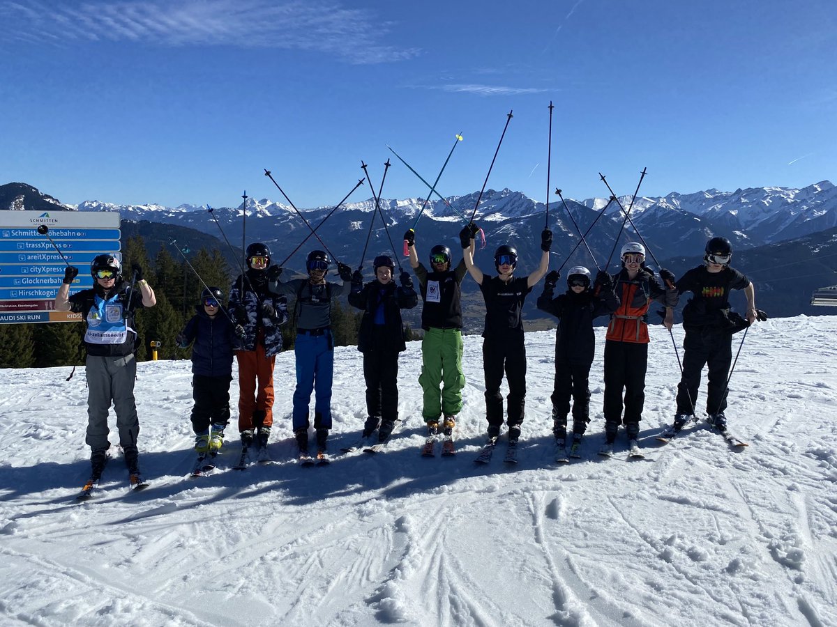 LRGSskiing's tweet image. 4 ski groups (1 had already skied off!)