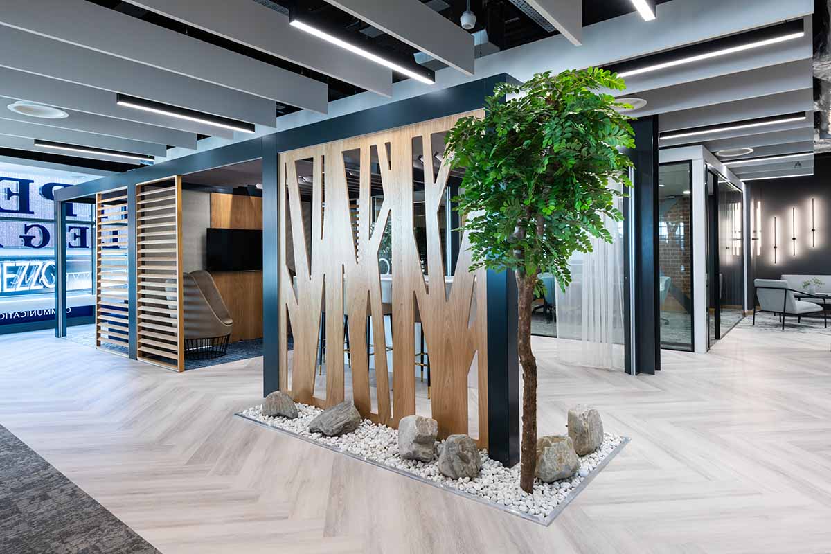 GravityOfficeUK's tweet photo. Step into Montpellier Legal 's flagship #Cheltenham office. Featuring bamboo wall panels, plush velvet seats & a central structure inspired by Japanese gardens - plus an on-site champagne bar! 🥂
Learn more: https://t.co/xjY0iEfDIc
#glosbiz #gloucester #cotswold #chelt https://t.co/7ubKVYRJxy