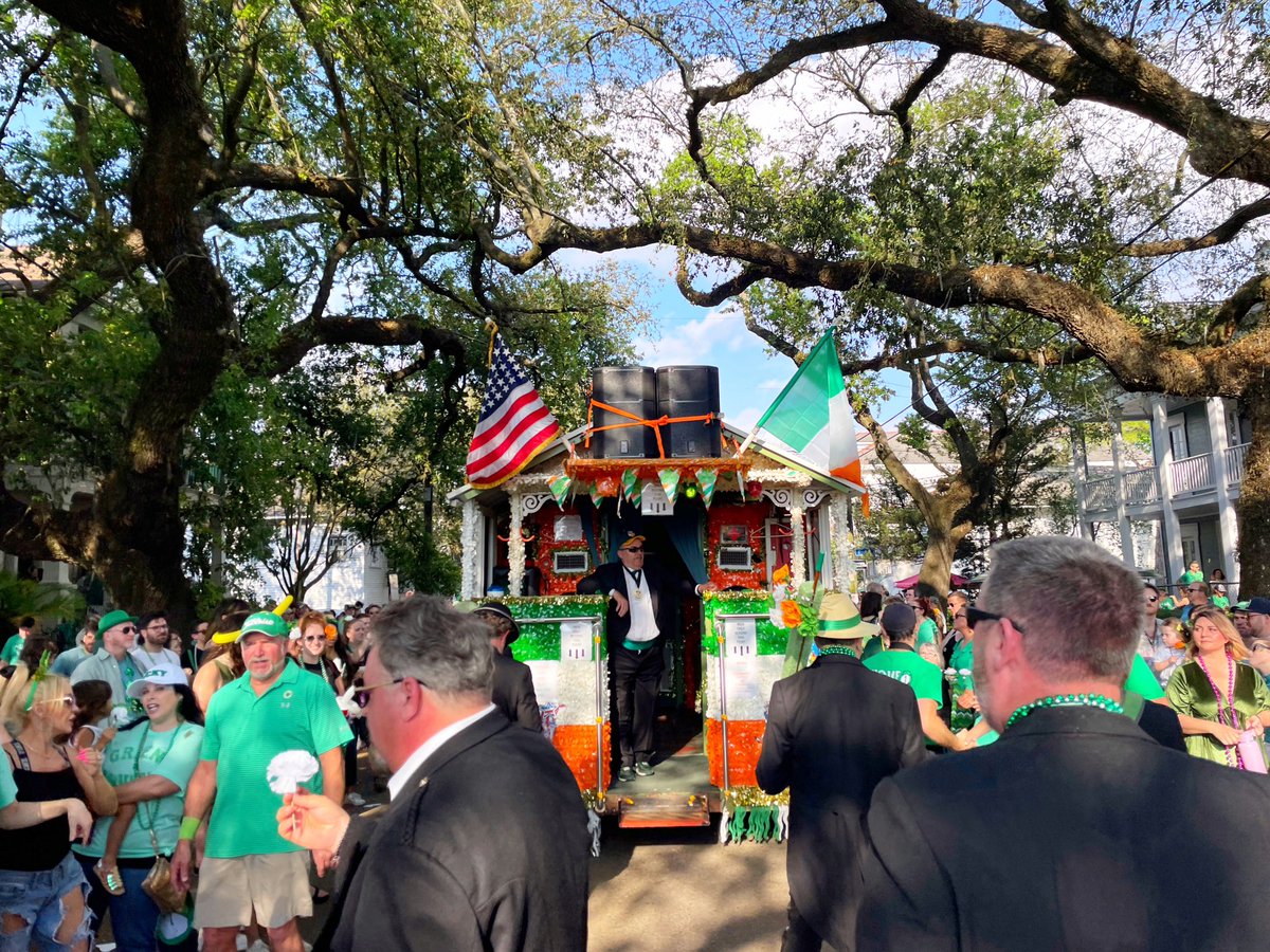 DavidMora's tweet photo. One month until @IrishChanParade! See y’all on the route on Saturday, March 16th. ☘️🍺🇮🇪🌈🍀
#IrishChannelParade #NewOrleans #StPatricksDay https://t.co/wJ9wKxAipv