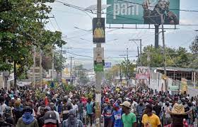 jgdenis's tweet photo. Au lieu d'appuyer une gouvernance responsable pour une réponse consensuelle a la violence des gangs en Haiti, @USEmbassyHaiti @ambafranceht @BINUH_UN préfèrent s'allier a un pouvoir répressif pour forcer une intervention étrangère désordonnée et renouveler le chaos. https://t.co/bDGmgSBXsN
