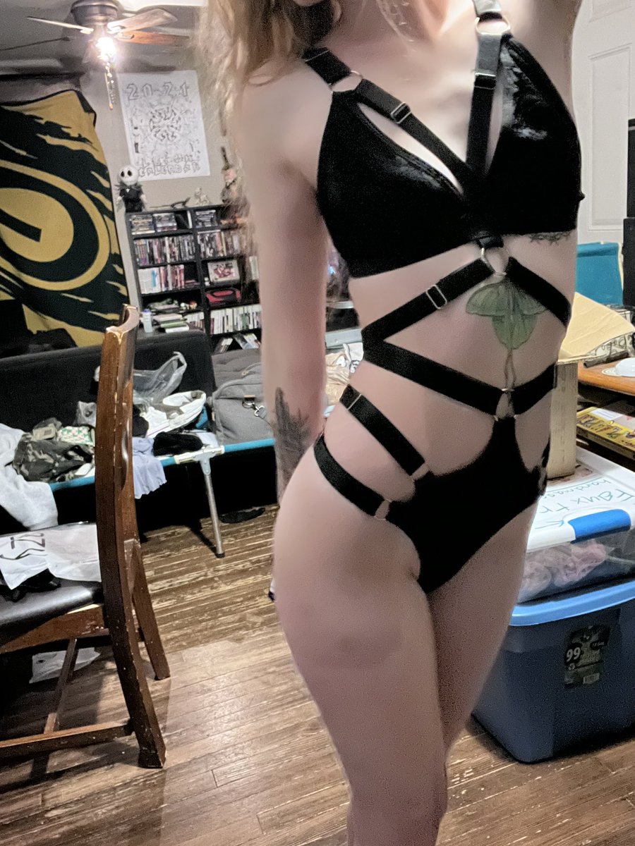 forbiddenfungi5's tweet photo. Don’t u wanna buy my pretty little panties? Don’t u wanna be used? Dont u wanna be good? #assworship #content_seller #ddlg #feetpicsforsales #FindomBrat #collageslut #CashForQuestions #bdsm #heelsaddict #sellincontent #nsfstwt  #nsfwcontent https://t.co/cRzpUDZSuf