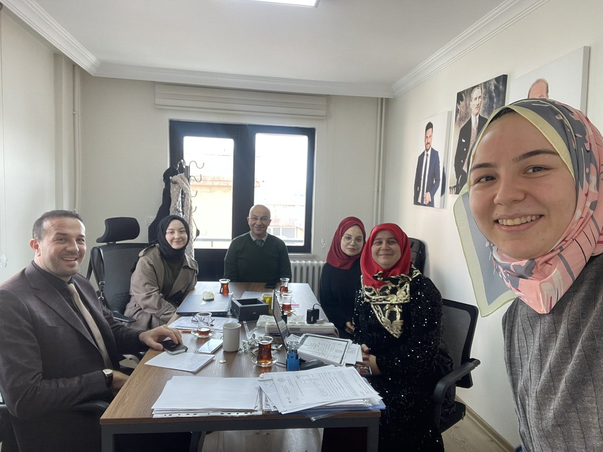 sevvalkazanci1's tweet photo. Ankara İl Başkanımız @ahmetburakguven Teşkilatlanmadan sorumlu Genel Başkan Yardımcımız @lutfullahonder  ve çalışma ekibimiz @es_nani @ekicifatimaa @Aysenur_Gurgenb ile Gölbaşı için çalışmalarımıza başladık. https://t.co/0dkozhuU9b