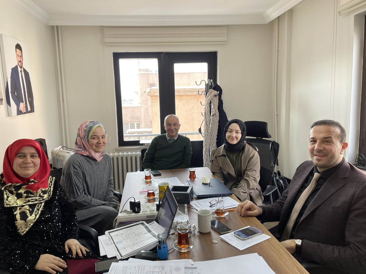 sevvalkazanci1's tweet photo. Ankara İl Başkanımız @ahmetburakguven Teşkilatlanmadan sorumlu Genel Başkan Yardımcımız @lutfullahonder  ve çalışma ekibimiz @es_nani @ekicifatimaa @Aysenur_Gurgenb ile Gölbaşı için çalışmalarımıza başladık. https://t.co/0dkozhuU9b