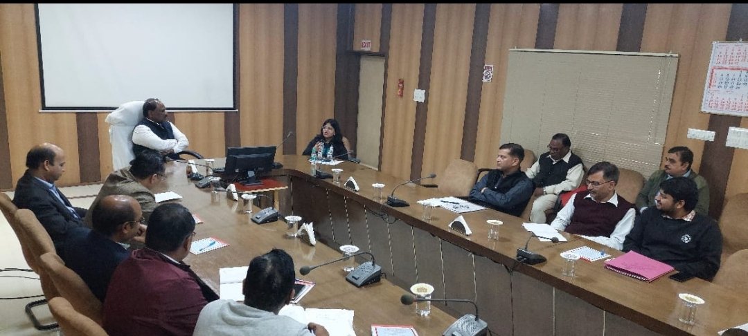 OpfGil's tweet photo. GIL की इकाई OPF में आज स्वास्थ्य जागरूकता कार्यक्रम का आयोजन किया गया, जिसमें महाप्रबंधक श्री एम.सी. बालासुब्रमणियम के साथ सभी अधिकारियों ने सहभागिता की। PMO डॉ. ज्योति त्रिवेदी ने आदर्श स्वास्थ्य के सूत्रों के बारे में विस्तार से जानकारी दी।
#HealthAwareness
#OpfGilInitiative https://t.co/OtJNZUlUEB