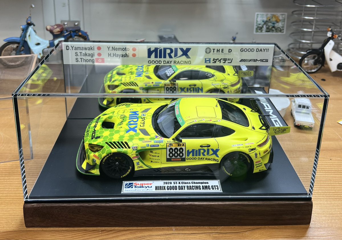 ModelHgs's tweet photo. アクリル展示ケースをピット風の雰囲気で装飾してみました。　
#スーパー耐久2020STXクラス総合優勝　#HIRIX #タミヤ https://t.co/UYYfY41BFY