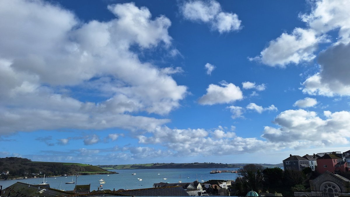 BevHunt72's tweet photo. Over halfway through #Walk37 of my 55 walk challenge to raise funds for #OneMedicine @HumanimalTrust...have walked through #Falmouth town and have now reached the docks. Next stop #PendennisCastle...
https://t.co/Qfp9d2j80g https://t.co/2Jkgi6lMZw