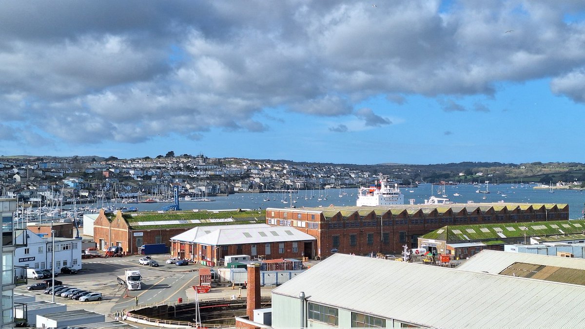 BevHunt72's tweet photo. Over halfway through #Walk37 of my 55 walk challenge to raise funds for #OneMedicine @HumanimalTrust...have walked through #Falmouth town and have now reached the docks. Next stop #PendennisCastle...
https://t.co/Qfp9d2j80g https://t.co/2Jkgi6lMZw