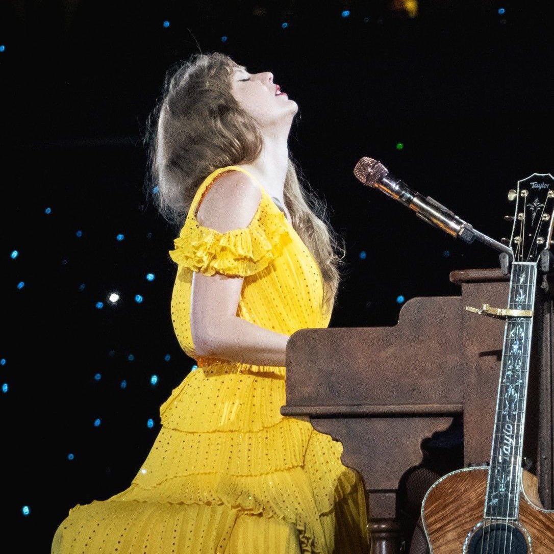 LaPuercaylor's tweet photo. Las canciones sorpresa fueron “Red” y “You’re Losing Me” https://t.co/XG0YK1RQMc