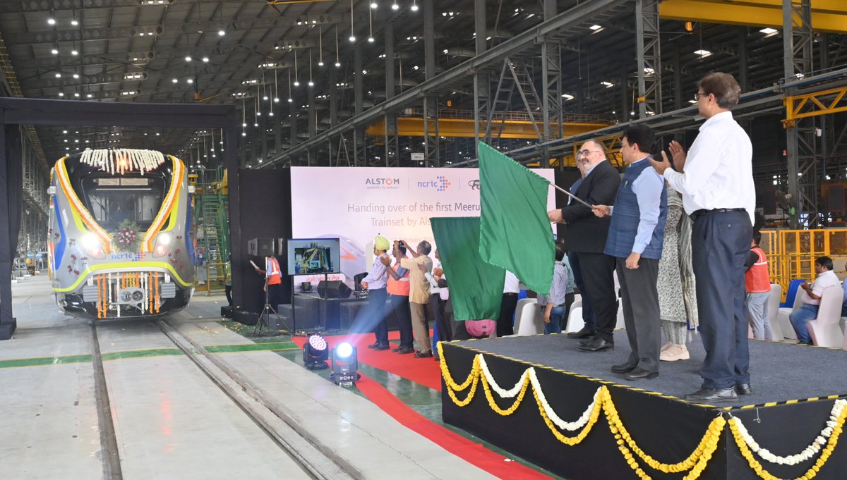 MetroRailNewsHQ's tweet photo. #Alstom successfully delivers the first trainset for the #MeerutMetro project. This three-coach #metro #train will be deployed on the 25-km stretch of Line 1 connecting #Partapur to #Modipuram . Line 1 will also provide connectivity with #RRTS.
@officialncrtc
#metrorail #ncrtc https://t.co/YVyPnAhOjT