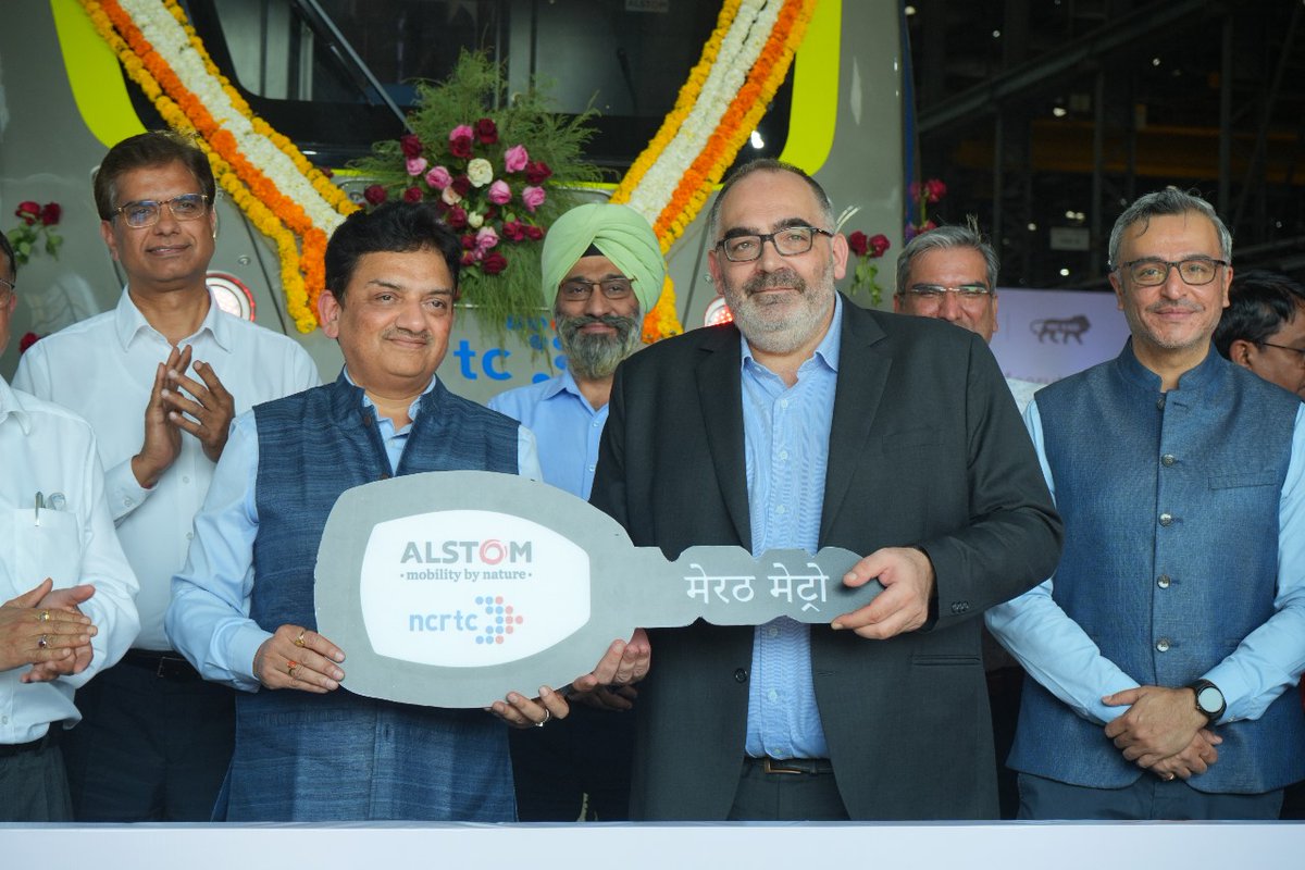 MetroRailNewsHQ's tweet photo. #Alstom successfully delivers the first trainset for the #MeerutMetro project. This three-coach #metro #train will be deployed on the 25-km stretch of Line 1 connecting #Partapur to #Modipuram . Line 1 will also provide connectivity with #RRTS.
@officialncrtc
#metrorail #ncrtc https://t.co/YVyPnAhOjT
