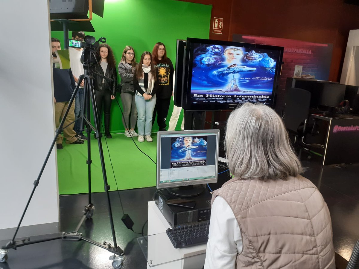nexusandalucia's tweet image. Hoy visita de estudiantes del @ieslarosaleda 
✅Un recorrido en el que han conocido nuestras instalaciones y las actividades diarias en #AndalucíaLab 
A través del #DemoLab, se han acercado al mundo de la tecnología y la innovación aplicados al sector turístico🌐
#VisitasDemoLab