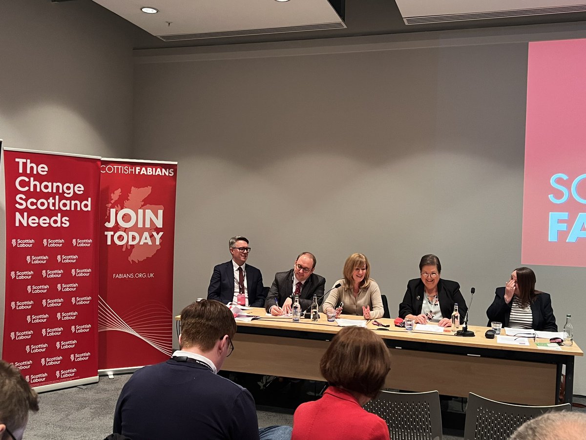 Lunch time #ScotLab24 fringe with @ScottishFabians discussing the Path to Power with @jackiebmsp @tracygilbert72 @martinmccluskey @PFOKane @kath14sangster
