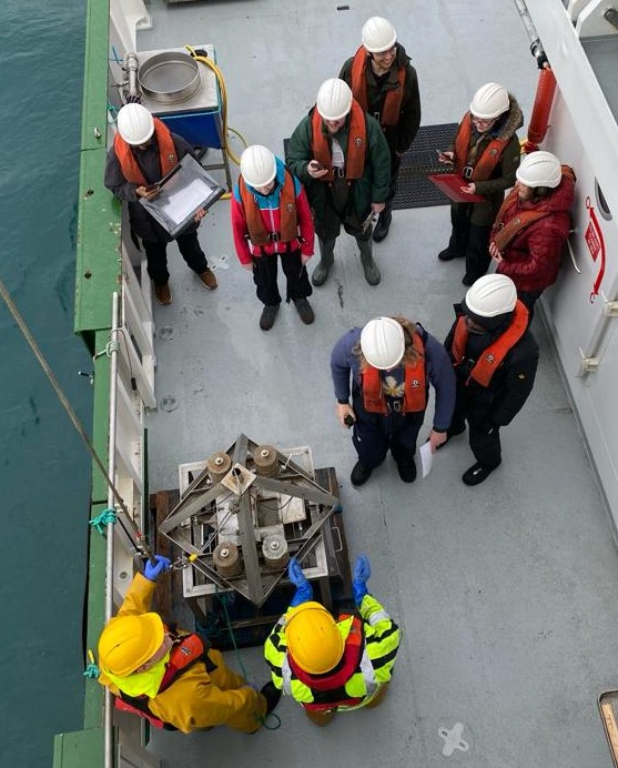followtheboats's tweet photo. The @mu_postgrad @MaynoothUni students continue the INFOMAR module co-created with @Maynoothgeog  / @smartseaschool! They've been sub-bottom profiling, sediment sampling and more! Next up - MBES survey / data proc. with @QPSofficial software!

@GeolSurvIE @MarineInst @Dept_ECC https://t.co/7UhgeGwp25