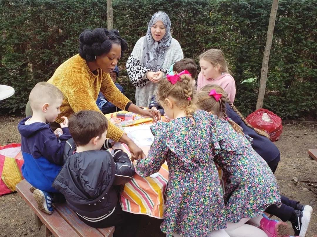 February half term: Day 1 We had a brilliant day yesterday painting, creating winter crafts, playing games, chilling out on hammocks and gathering around the fire pit to toast marshmallows. 🖌️👫🪵🍊👭