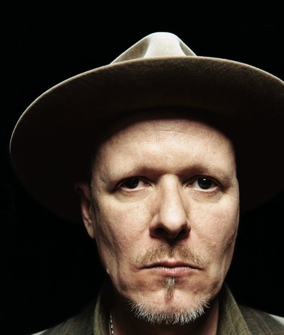 MAGNETMagazine's tweet photo. Happy 70th birthday #MichaelGira (#Swans, #YoungGod). Angel of dark. Photo for MAGNET by @denniskleiman. Read @DevendraBanhart in MAGNET on Gira: https://t.co/59IxutbpbZ https://t.co/ewm87L3tWy