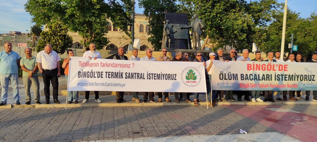 KAMUOYUNA
Bingöl Karlıova Halifan bölgesinde kömür madeni çıkarılma ihalesini derhal iptal edin. Bölgemizde Termik Santrali istemiyoruz. Erzincan İliç örneği hemen yanı başımızda. Ders çıkarmadınızmı.
#BingöldeTermikSantraleHayır
#Bingöl
#TermikSantral
#Erzincanİliç