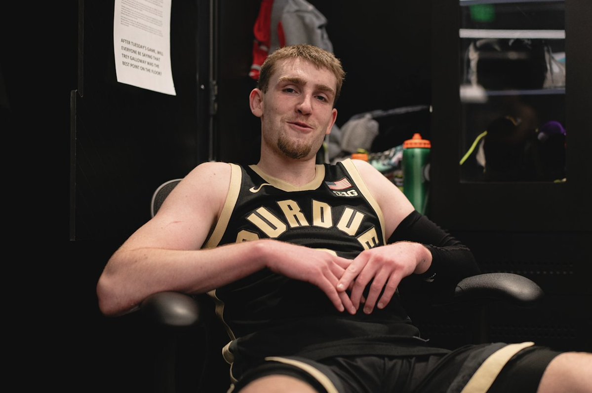 Braden Smith in 4 games since being snubbed from the Cousy list:

16.3 PPG
6.8 RPG
8.0 APG
2.8 SPG

If that ain't a top 10 PG in the country...