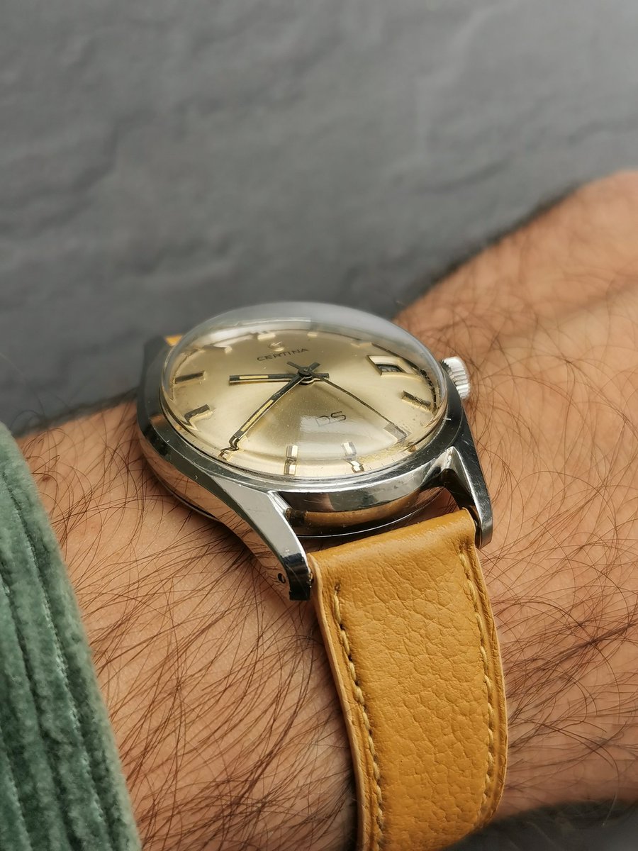 BelleMecanique_'s tweet image. Ma dernière trouvaille ✨

Une belle #Certina DS années 60 au sublime cadran champagne

J'adore ces DS qui sont encore ultra sous côtées

Boitier réalisé par la manufacture Huguenin Freres qui produisait pour la Speedmaster d'Omega et les Pôlerouter et Chronos d'Universal Geneve
