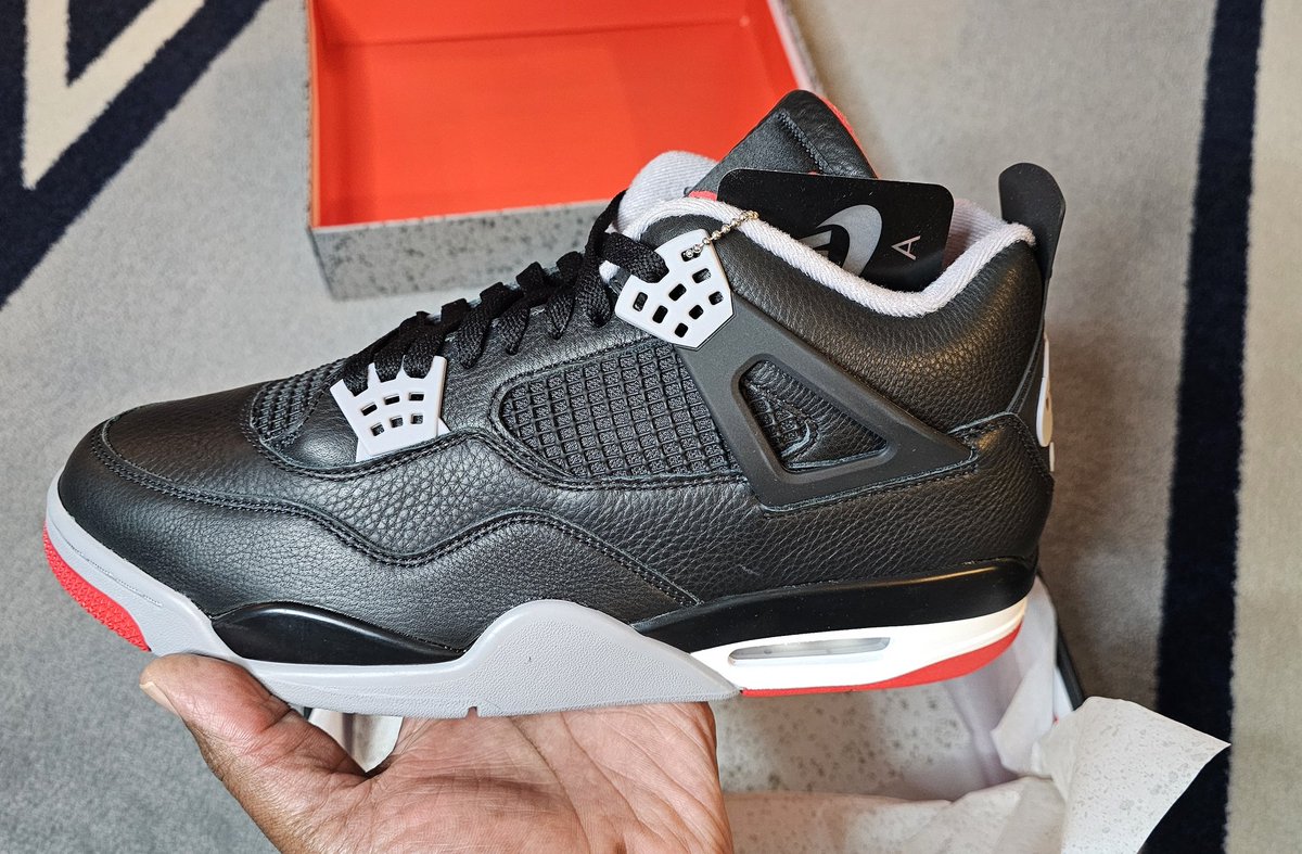 Ni_mark's tweet photo. Great in hand.. The leather on the 4's is like butter.🔥🔥💪🏾#SNKRS #Nike #sneakerhead #Jordan4 #kicks #JordanRetro4 #retro #Reimagined #Bred #Jordan3 #JordanRetro3 #sneakeraddict #Retrocraft https://t.co/KorhNtpZtx
