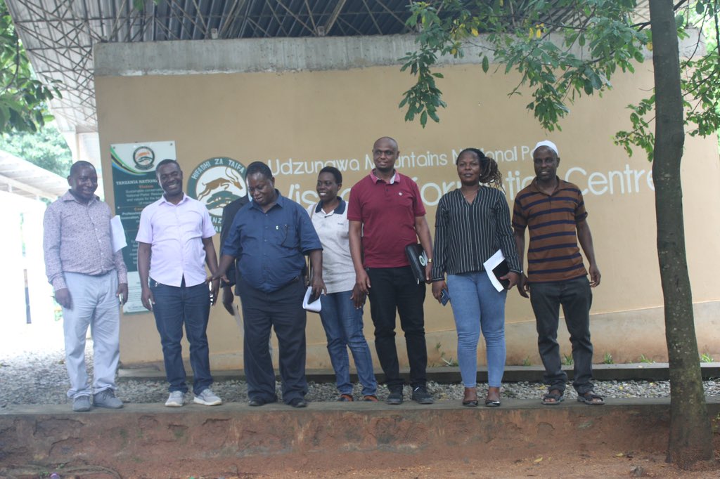 eamceftanzania's tweet photo. Wilayani Kilombero, Kamati ya Uperembaji na Tathmini ya Utekelezaji wa Miradi inayofadhiliwa na #EAMCEF ilitembelea miradi ya Uhifadhi na Uendelezaji wa Hifadhi ya Taifa ya Milima ya Udzungwa na Upandaji Miti kwa Jamii ili kupata maoni ya wanufaika juu ya mafanikio na changamoto https://t.co/jQm383O8Wp