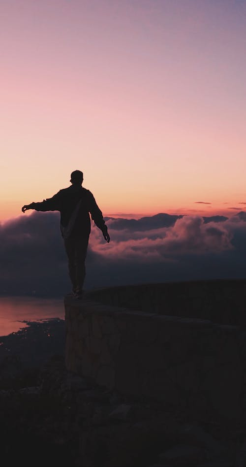 LocoRui's tweet image. Da Lat''s Tuyen Lam Lake is a serene spot for boating, fishing, and enjoying nature.