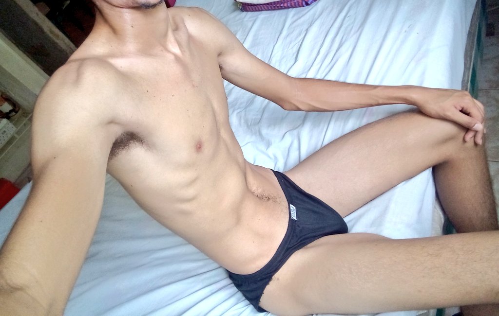 Brandon131200's tweet photo. Un flaco 
.
#latino #twink #gay #flaco https://t.co/1DlW0orn1U