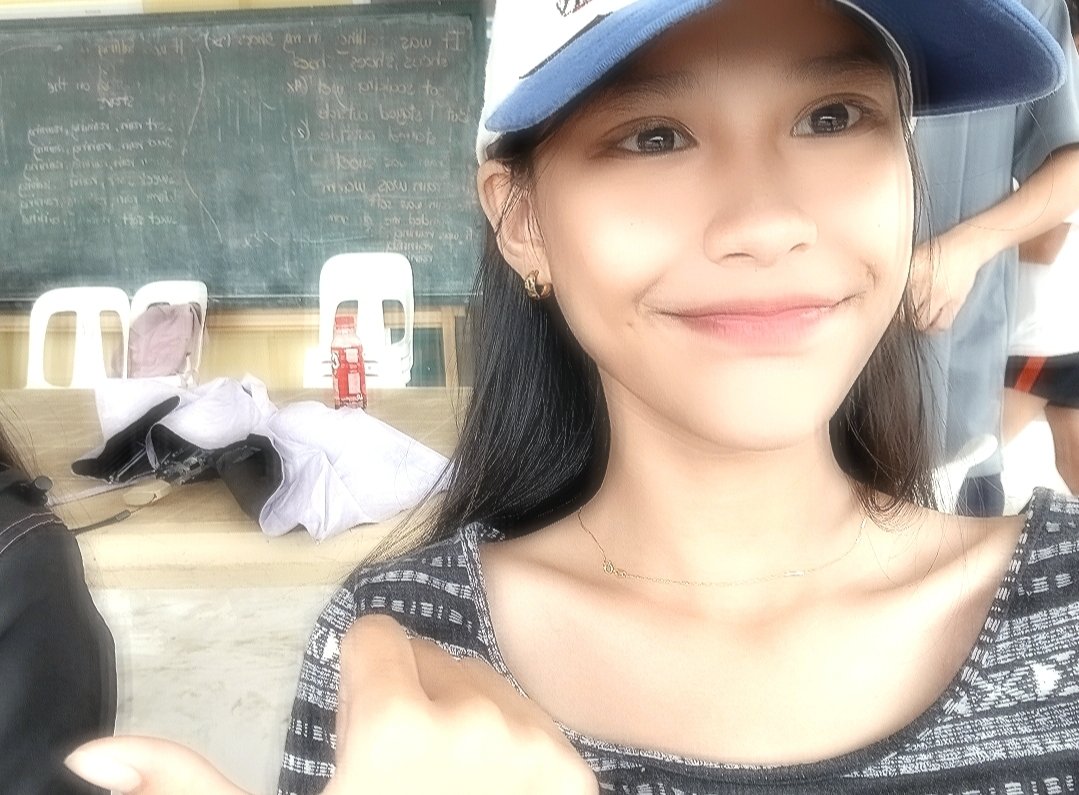 been walking all over the school taking pictures for our school paper. Kailang ko na nang taga payong, i mean payong lang.