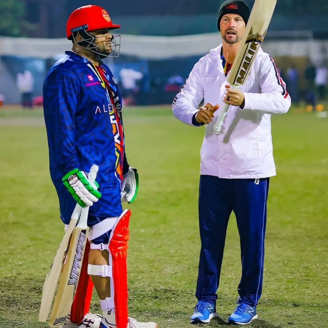 therealmbmalik's tweet photo. Azam Khan picking the perfect bat for the PSL matches 🤩🌟

#mbs #mbmalik #pakistancricketteam #HBLPSL9 #psl2024 #pslseason9 #cricketworld #cricketlovers #azamkhan #worldclassedition #specialedition #pads #gloves #Bats #CricketPassion #GameOn #powerhitting #champions https://t.co/abXYNFCnuM
