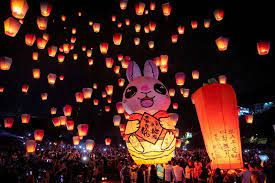 Worlddiary_0S's tweet photo. However, in recent years, the festival has faced challenges due to concerns over environmental impact and safety. Efforts have been made to address these issues, including the use of biodegradable lantern materials and strict safety regulations.\
#PingxiSkyLanternFestival https://t.co/wNqEqsBEeN