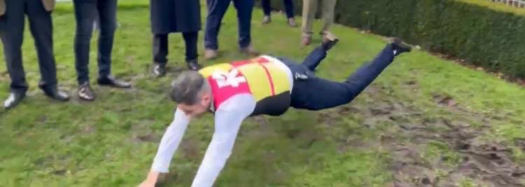 jamiesnowden's tweet photo. Some scenes @Sandownpark yesterday as @jordanwylie3211 celebrates the #MilitaryGoldCupDouble in style. #Klinsman dive. @Racingclubvip @BetVictor https://t.co/VxJZpH1b6J